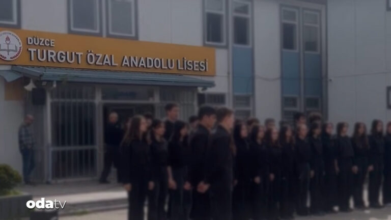 lisede-skandal-kurallar-sorusturma-baslatildi-kizlar-ayakta-gidecek-NNjMB2v1.jpg